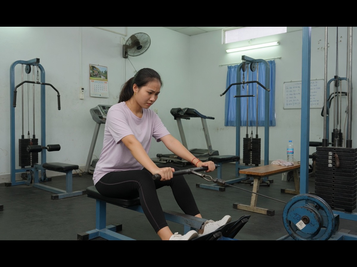 Standing dumbbell curl
